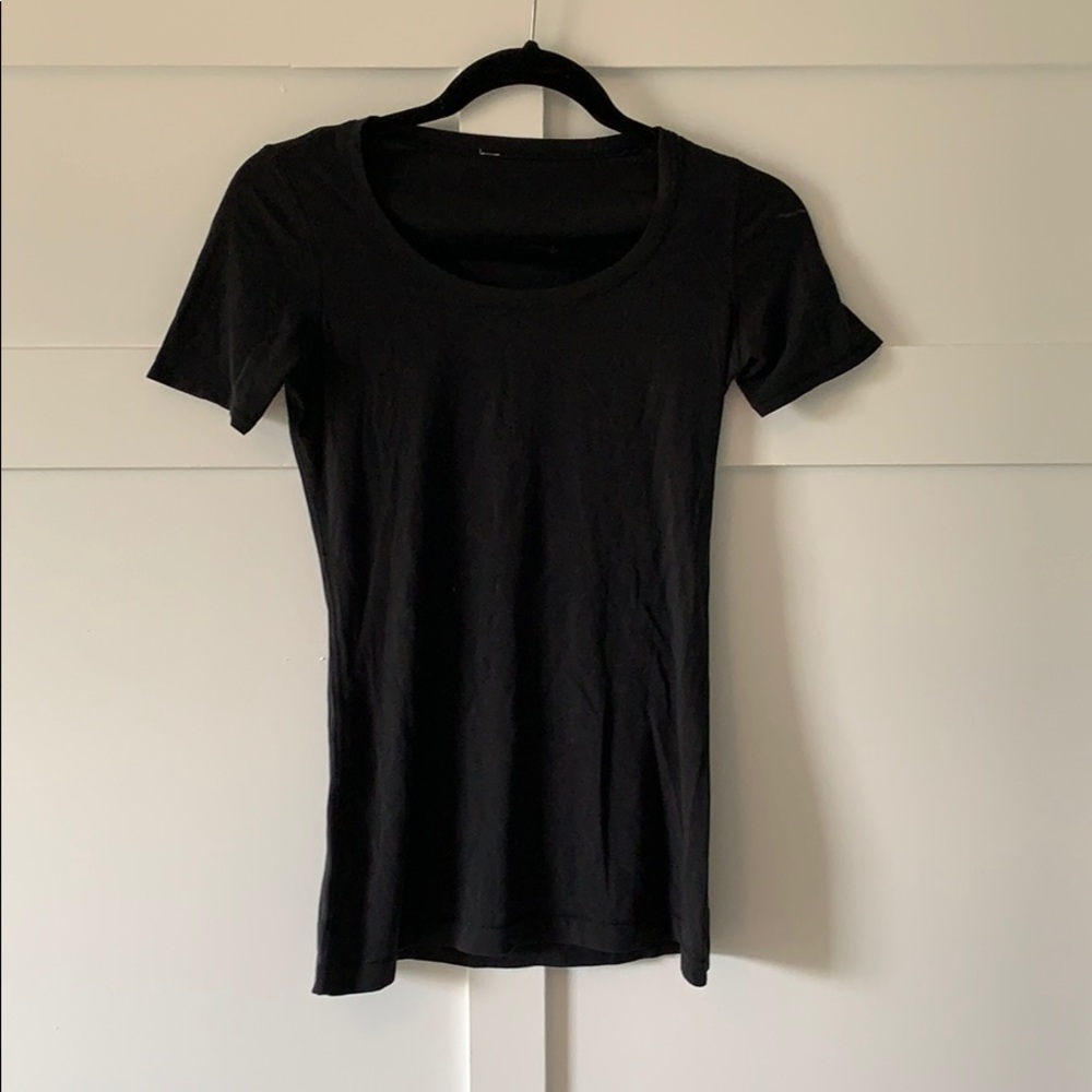 Lululemon tee shirt